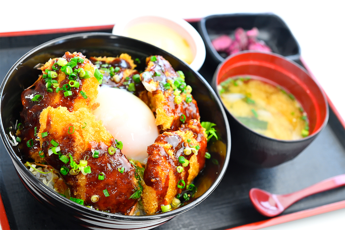 白身魚のソースカツ丼780円