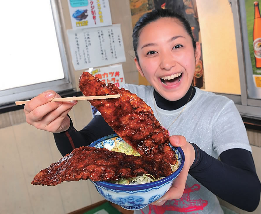 見てくださいこれ！わらじのように大きな豚カツ