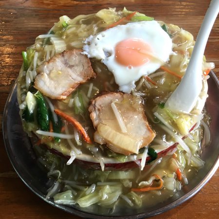 掘ったそばから餡が流れ込み全てを無かったコトにしてしまう中華丼