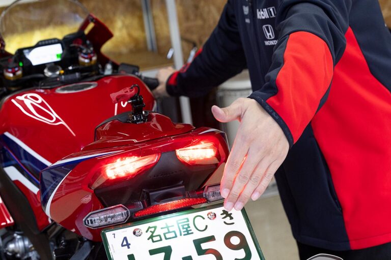 ウィンカー、テール、ストップ、ハイ&ロービームの動作を確認。特にテールランプは気づきにくいので注意です