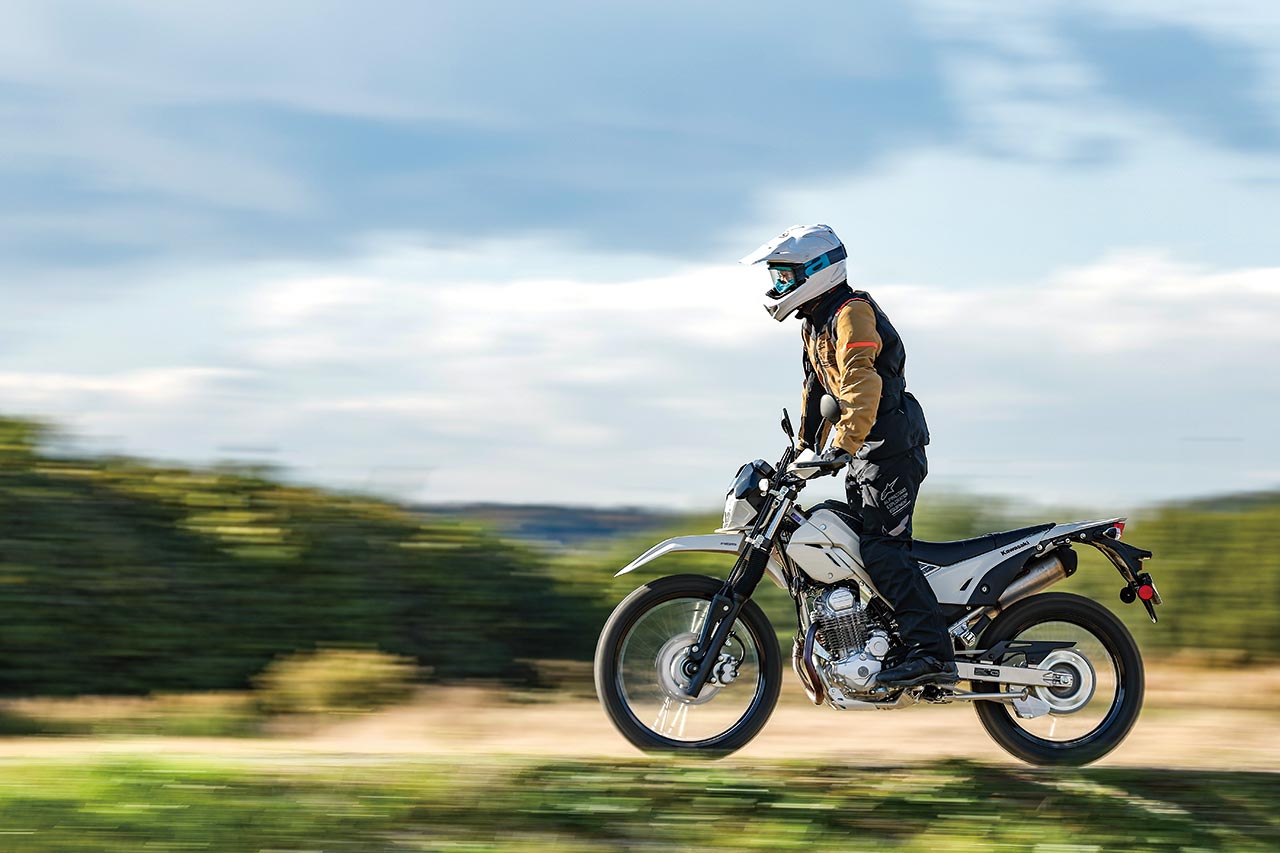 ラズベリー 25 KLX230 SHERPA ベージュ 新車 バイク＆ホバークラフト専門店
