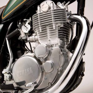 ’78年から現在まで生産されているヤマハのSR。国内を代表する400ccのビッグシングルだ。以前は500cc版もあった