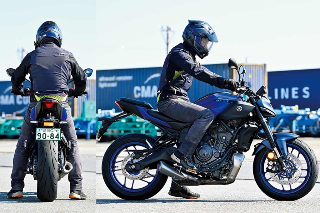 【テスター：172cm 75kg】シート高は先代と同じ805mm。デザイン変更でサイドカバーが太モモに干渉するようになり、カカトべったりだった足着きが若干浮くように感じた。ただタンク幅を最大25mm切り詰めているので足着きが良好になったと感じる人もいるはずだ