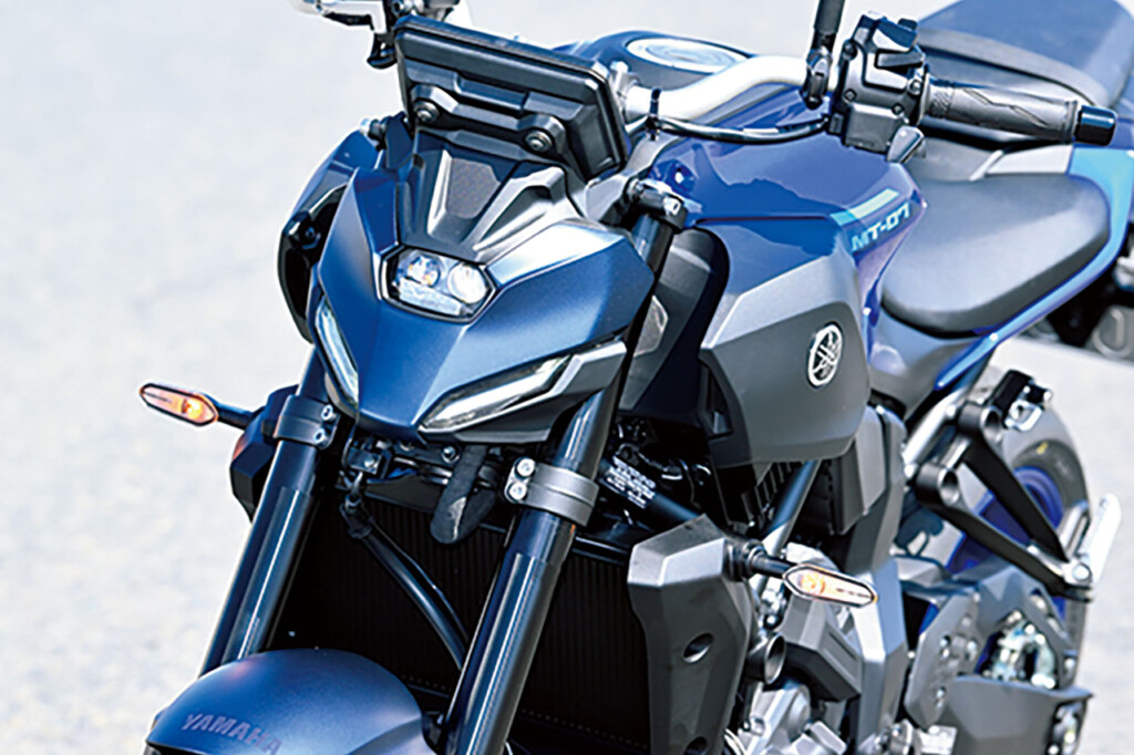 フロントマスクをはじめ車体デザインをリニューアル。同時にこれらボディワークにより約600gの軽量化
