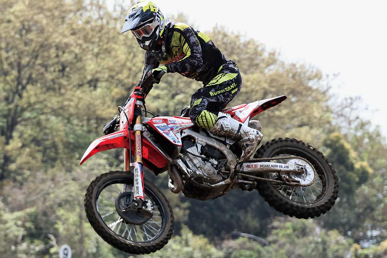 通気性、耐久性に優れる、老舗「KUSHITANI」が作るオフロードウエア