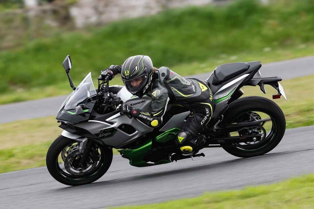 KAWASAKI Ninja 7 Hybrid