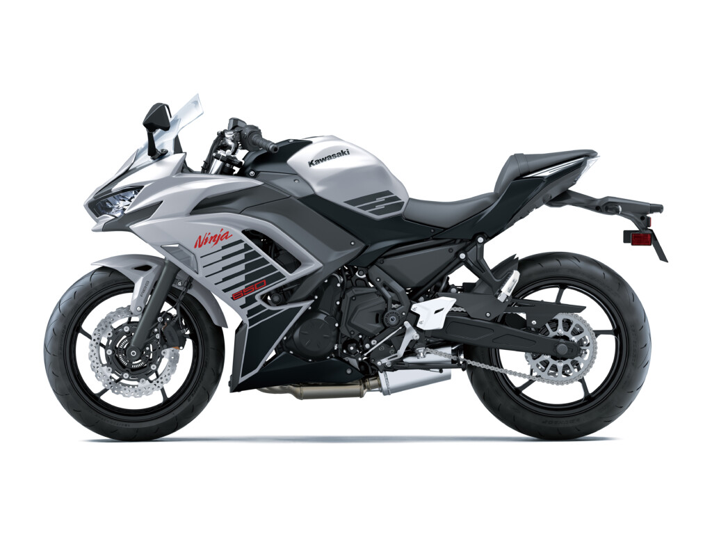 Ninja 650 メタリックマットホワイティッシュシルバー×メタリックフラットスパークブラック