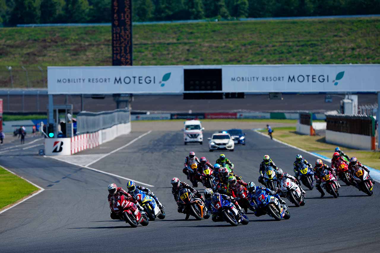 予選でのセカンドベストタイムがトップだった中須賀は、レース2ではポールポジションからスタートした