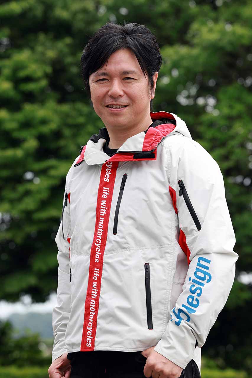 【中野真矢】
’77年生まれ。世界GP／MotoGPで活躍。カワサキレーシングチームでは3シーズンを過ごし、’06 年オランダGPで2位、’04年日本GPで3位表彰台獲得