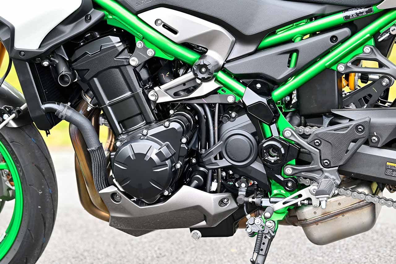 41mm倒立フロントフォークはフルアジャスタブル