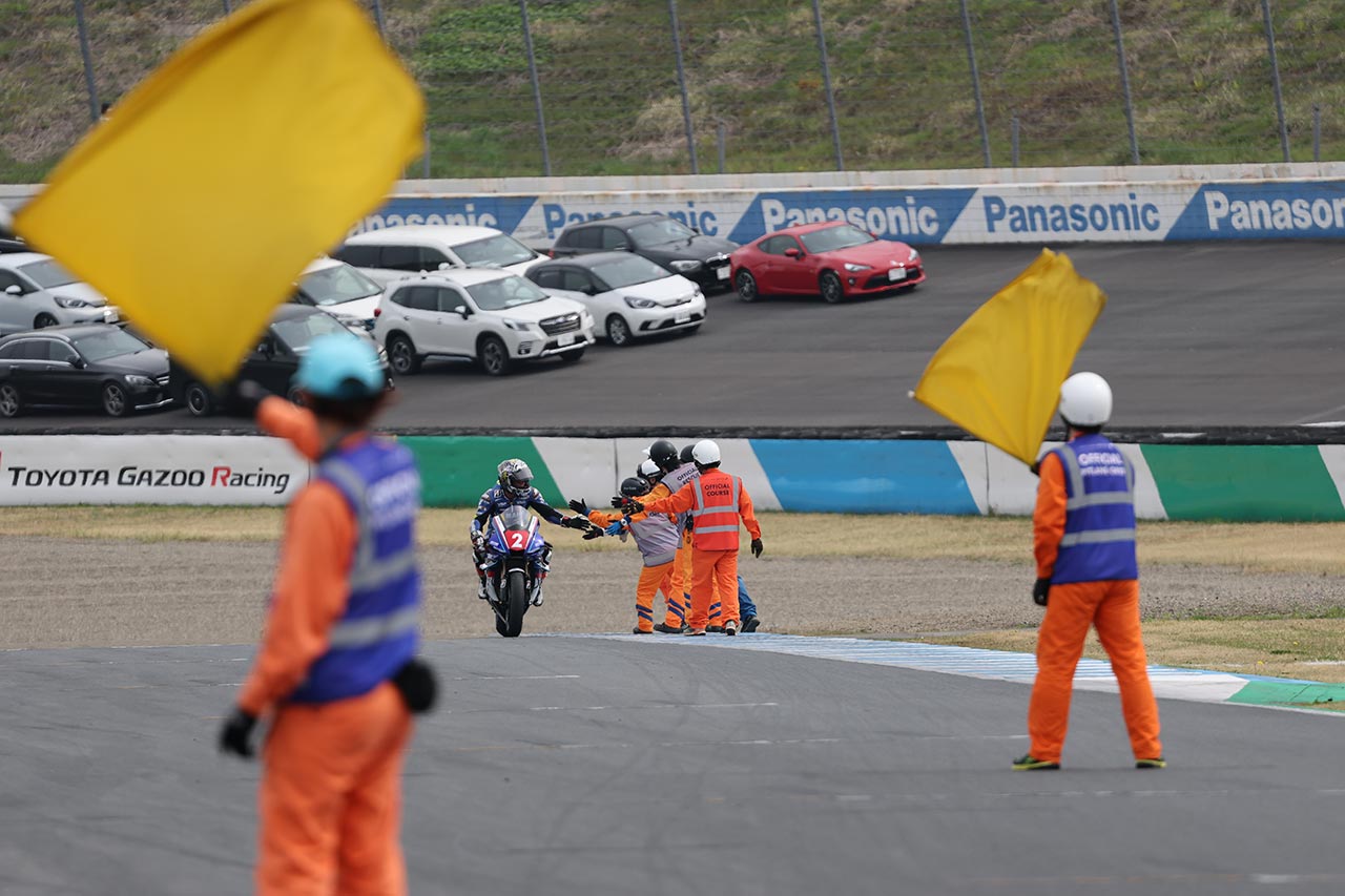 中須賀は「オフィシャルの皆さんがいるから安心して最高のパフォーマンスを発揮できる」と語っており、その気持ちは今ももちろん変わらない
