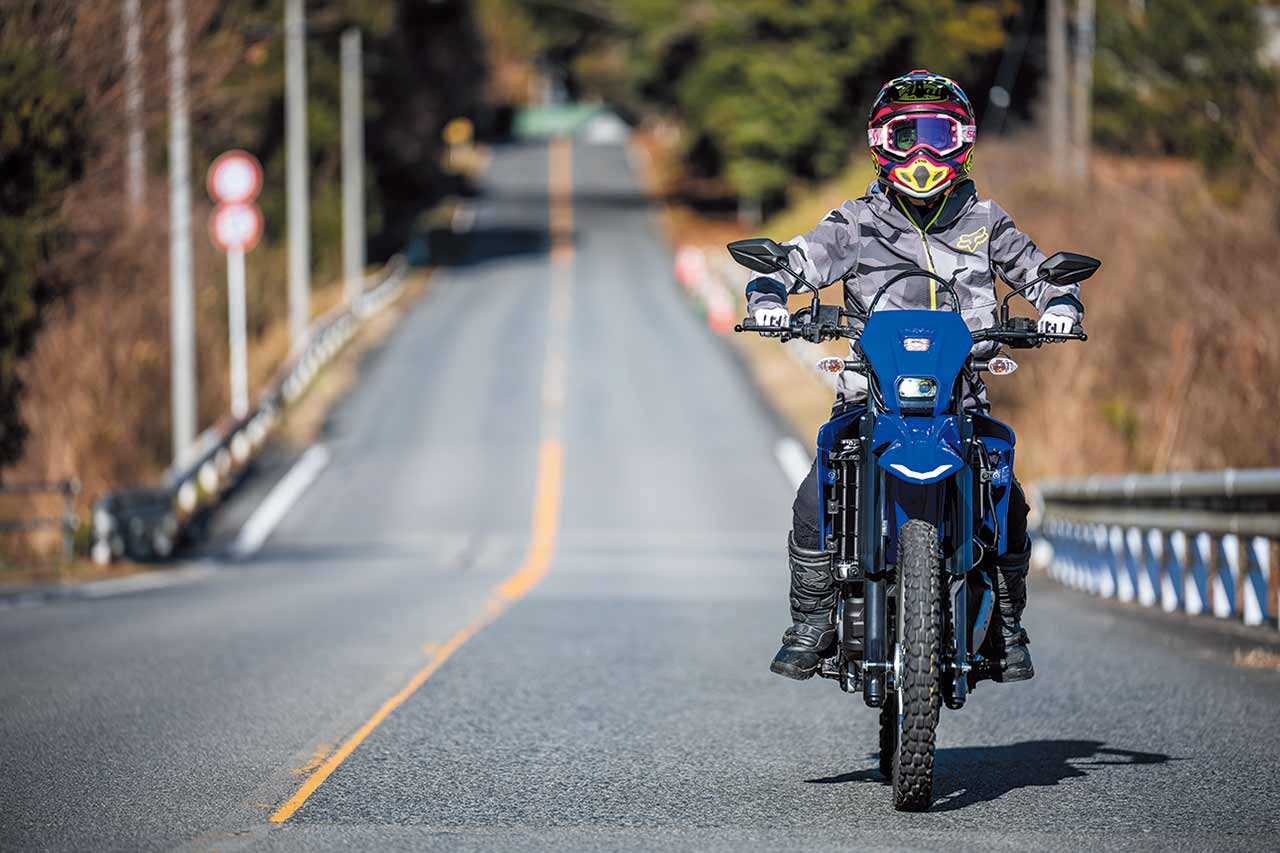 【下道上等！ 125だから楽しめる地元道】交通をリードする125ccエンジン。高速道路こそ乗れないが、下道だからこそみえてくる景色がある。気になった景色、ポイントに気兼ねなく立ち寄ることができる