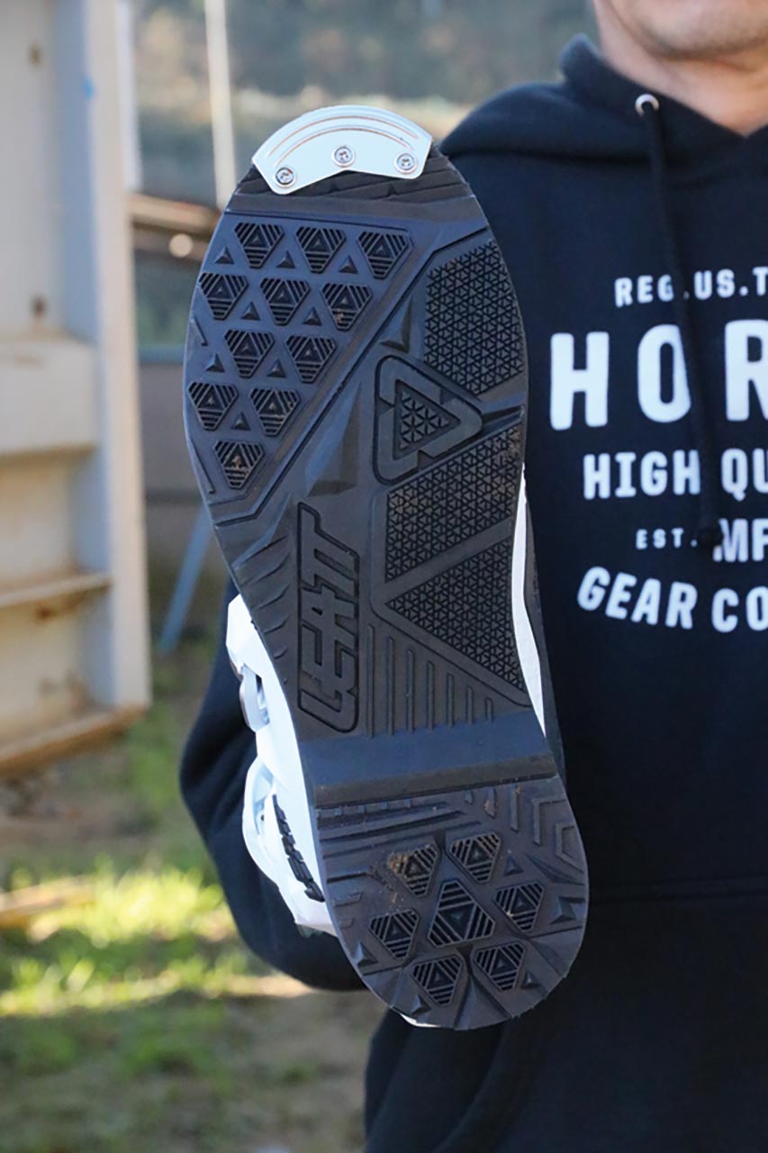 長期使用を前提にした「ロングライフ ライドキット」。予備のバックル、ストラップ、トゥキャップ、ソールが付属し、ブーツ本来の性能を長く維持できる