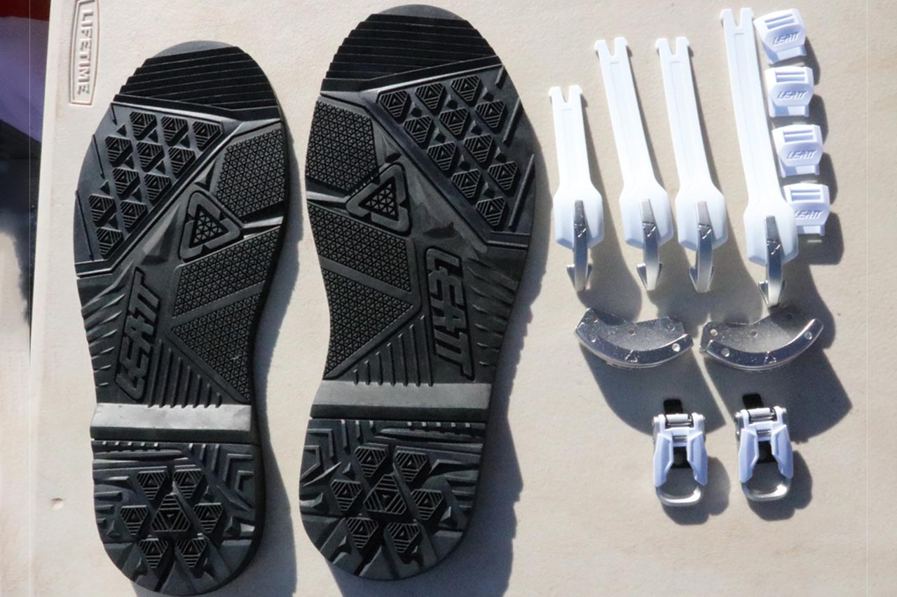 長期使用を前提にした「ロングライフ ライドキット」。予備のバックル、ストラップ、トゥキャップ、ソールが付属し、ブーツ本来の性能を長く維持できる