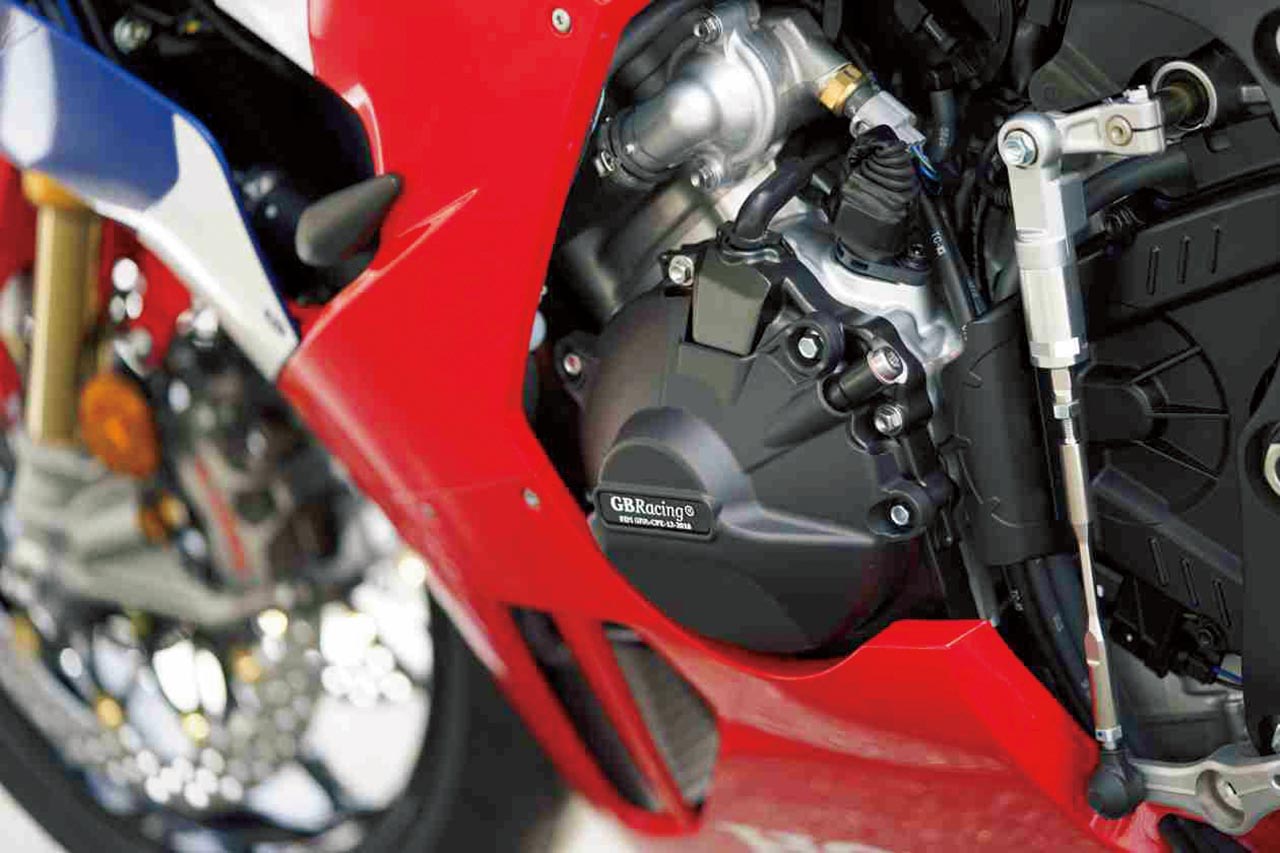 エンジン二次カバー